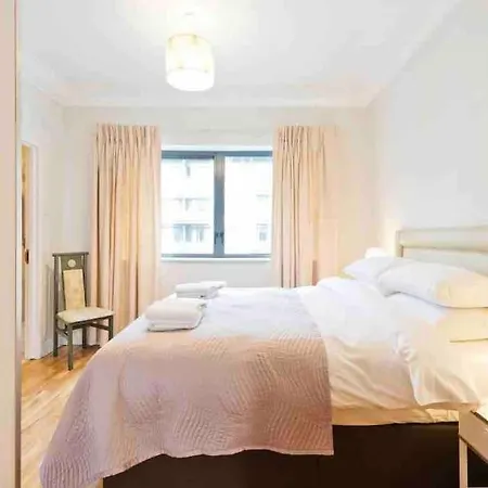 Luxury Two Bedroom In * دبلن