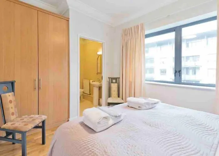 Apartment Luxury Two Bedroom In Dublin